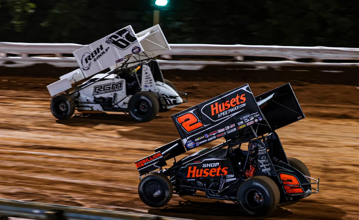 David Gravel races Justin Whittall at Williams Grove Speedway during the 2026 National Open preliminary. Photo: Tyler Carr / World of Outlaws.